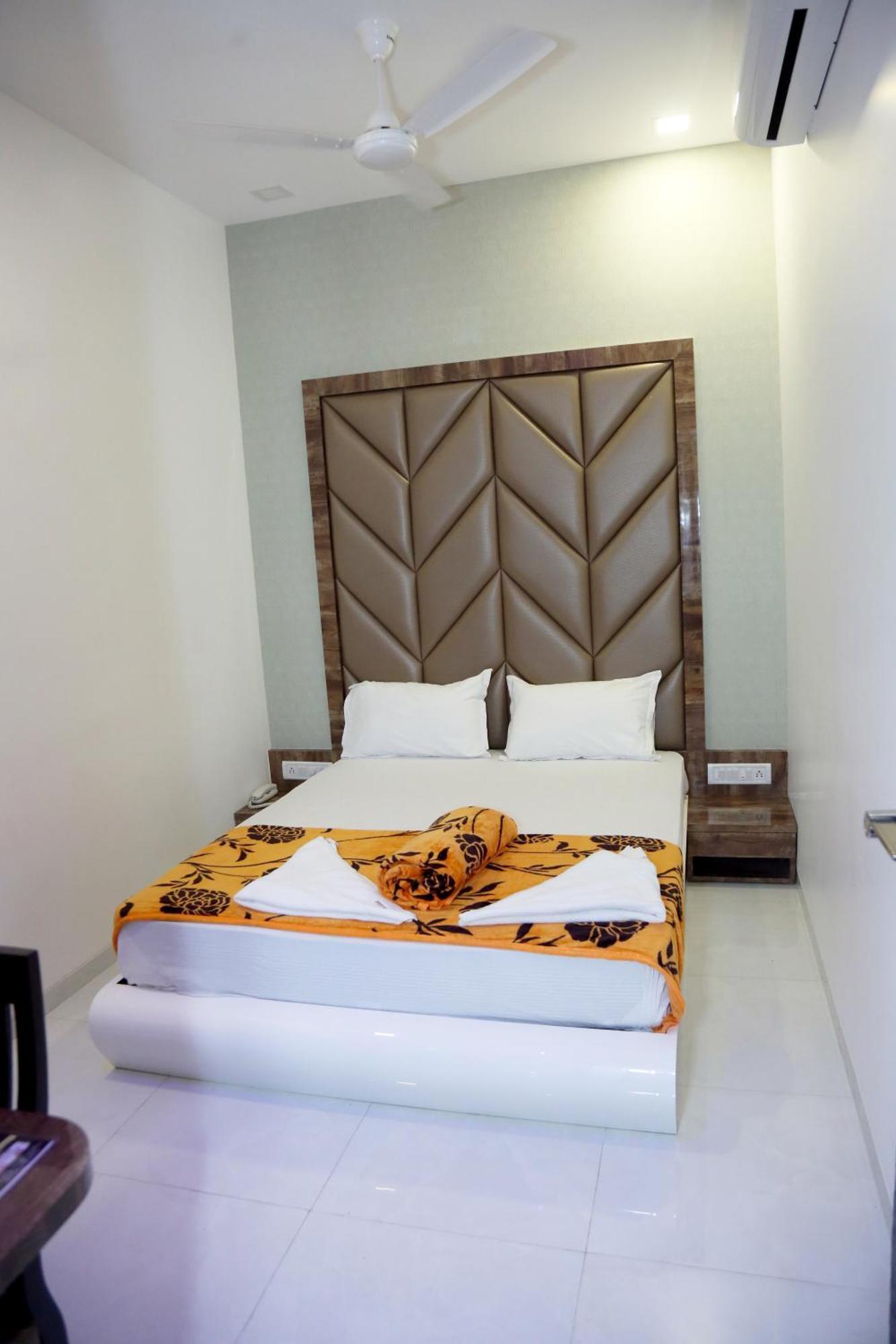 Hotel Magnum Airport T-2 Bombaim Exterior foto