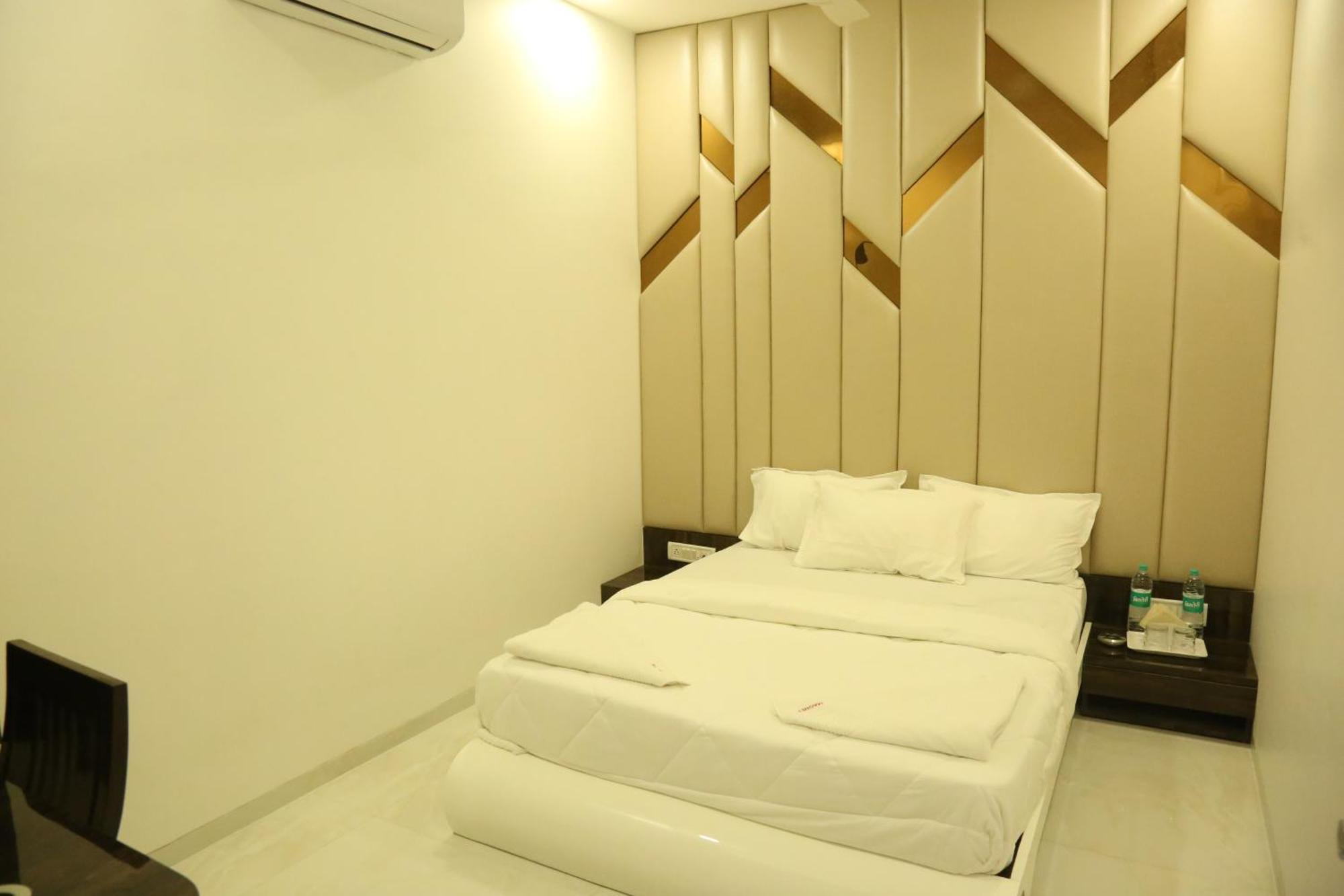 Hotel Magnum Airport T-2 Bombaim Exterior foto